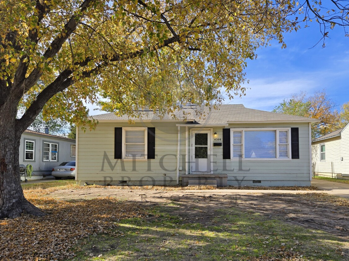 Primary Photo - Spacious 4 bedroom home ready to rent!