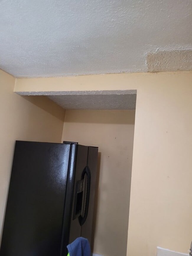 Building Photo - 201 W Chestnut St