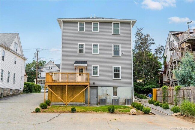 Foto del edificio - 192 Montauk Ave