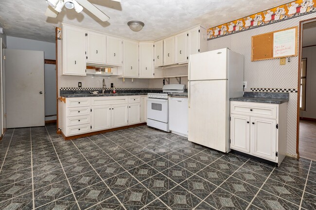 Foto del edificio - Charming 3-bedroom, 1.5-bathroom house in Normal