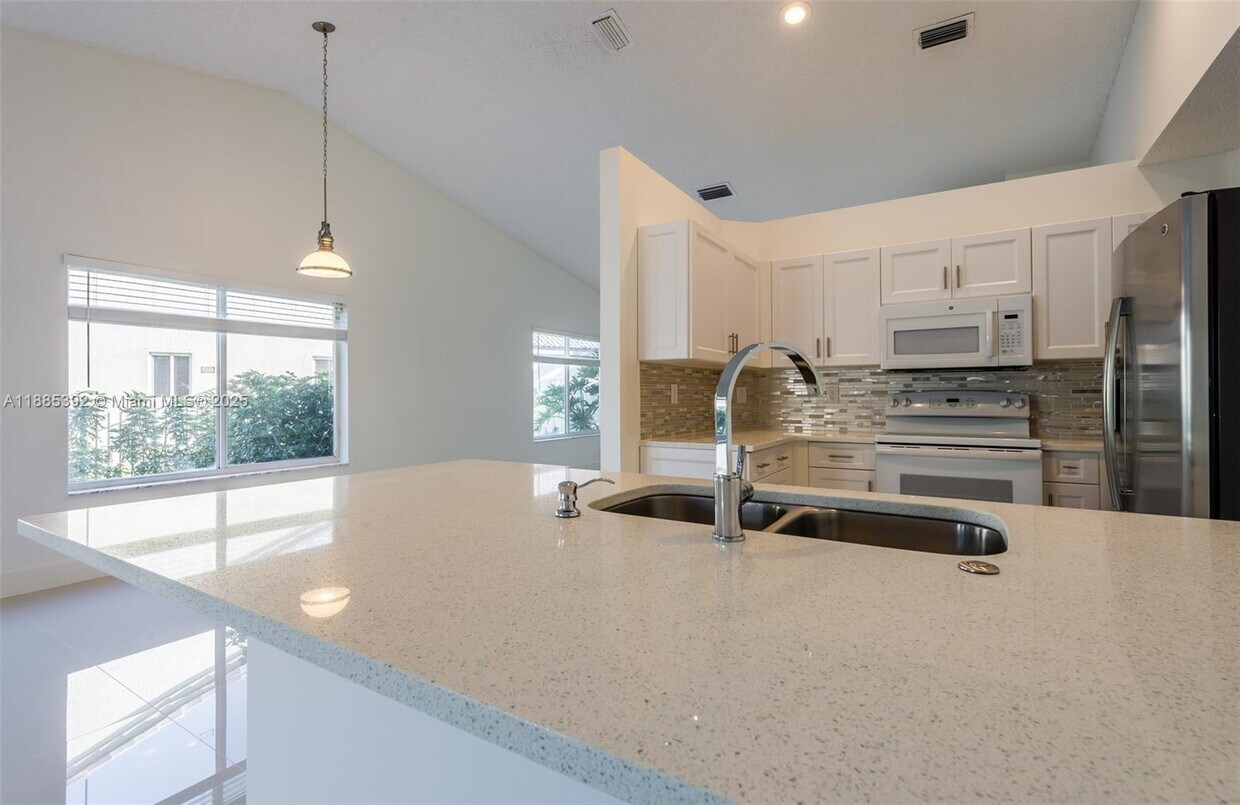 Foto principal - 4295 Greenbriar Ln