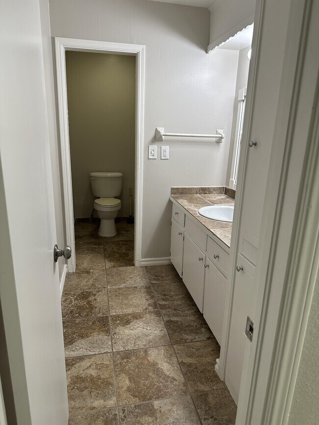 Foto del edificio - 403 E F St