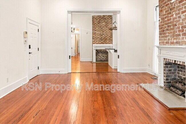 Foto del edificio - 216 W Park Ave