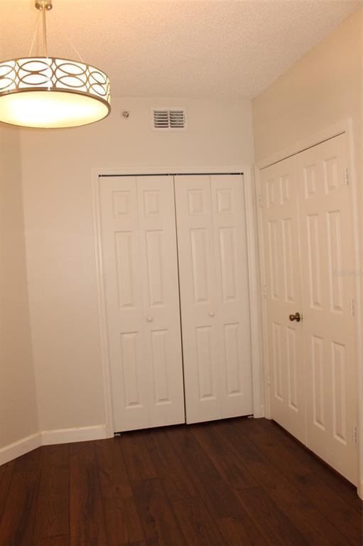 Building Photo - 550 Cranes Way