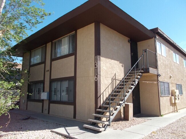 Foto del edificio - 2 Bedroom 1 Bath Upstairs Unit - Move in Ready