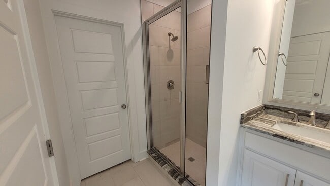 Building Photo - Stunning home in Garden Hill!