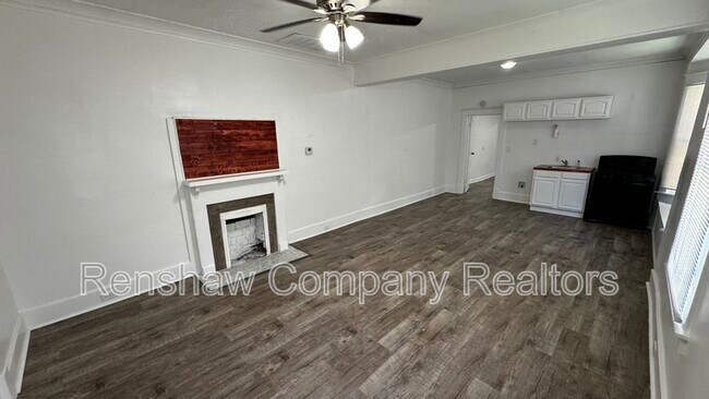Building Photo - 661 E Mallory Ave