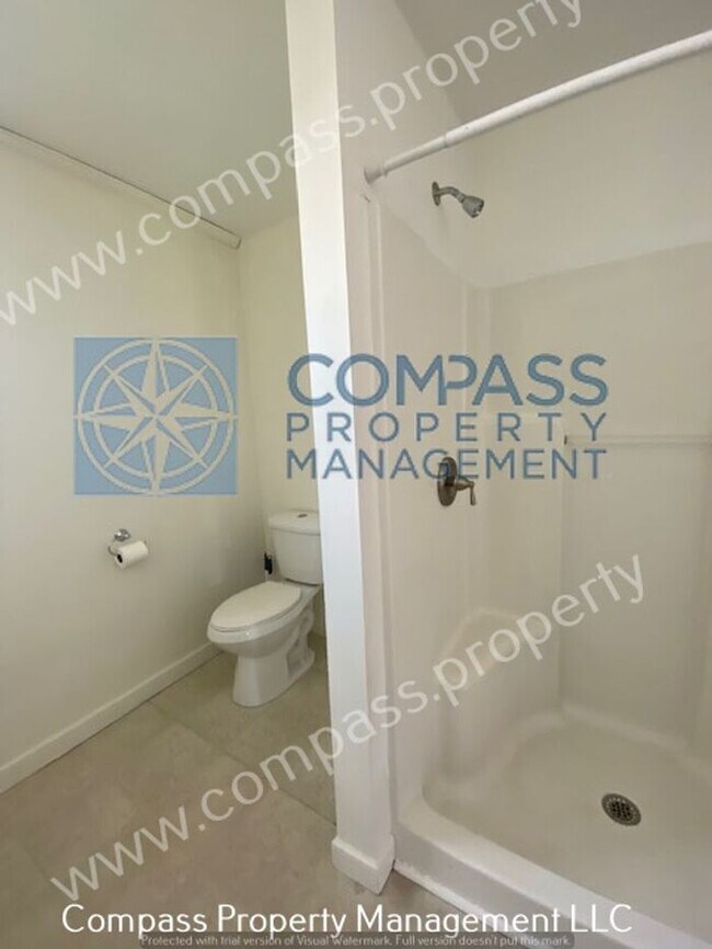 Building Photo - $1095 - 2 Bed, 1 Bath, 2nd Floor Apartment...