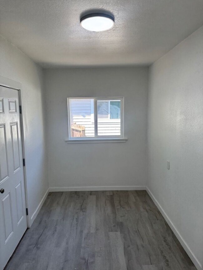 Foto del edificio - FULLY REMODELED 3 BEDROOM SINGLE FAMILY HOME