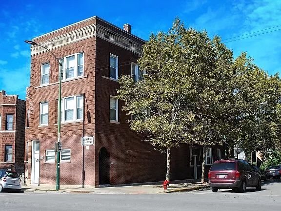 Building Photo - 3100 W Diversey Ave