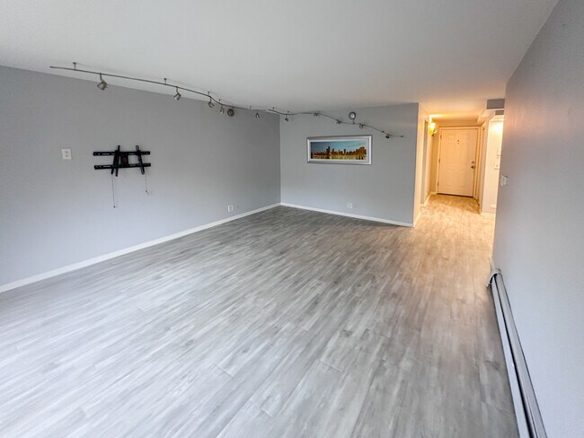 Foto del edificio - 4730 N Kenneth Ave