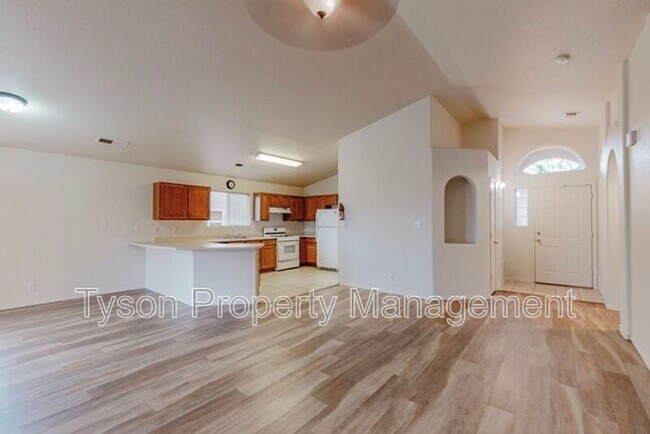 Building Photo - 633 Valley Meadows Dr