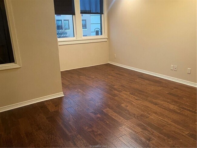 Foto del edificio - 206 N Main St