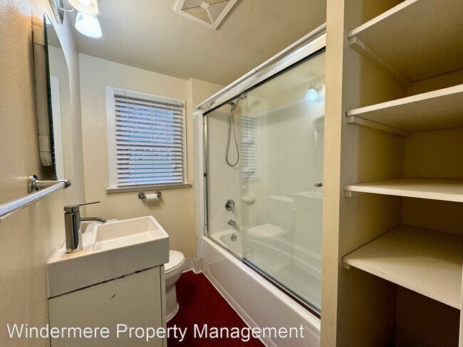 Building Photo - 4 br, 1 bath House - 615 N. Forest St