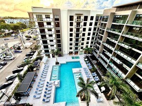 Building Photo - 1650 NE 124th St