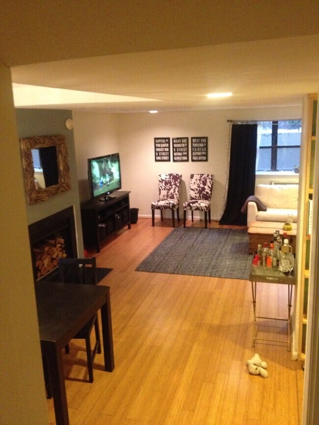Main floor - 2145 California St, NW #109