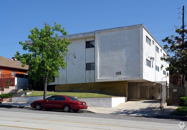 Building Photo - 125 W 64th St