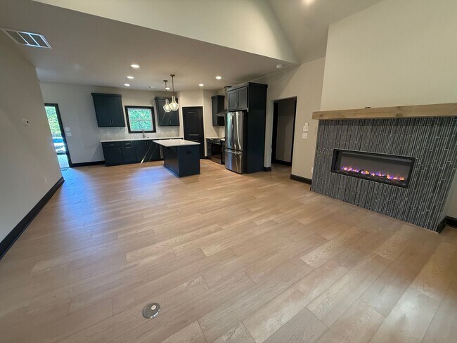 Foto del edificio - 325 River Mountain Rd