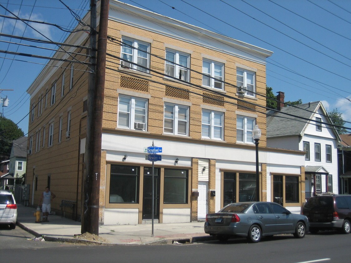 Primary Photo - 1611 Stratford Ave