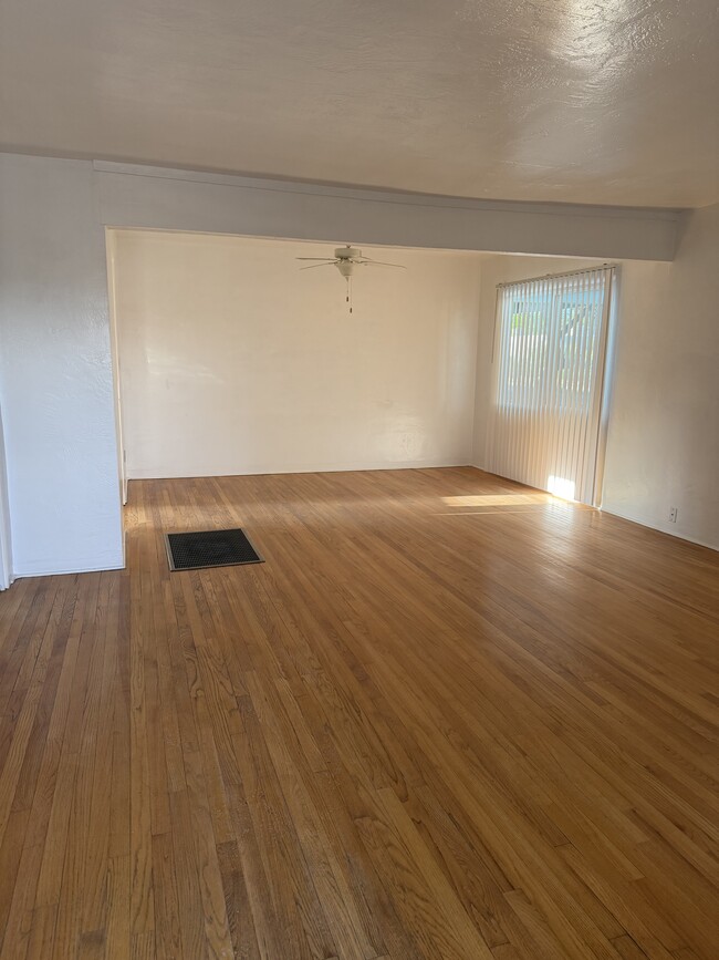 Building Photo - 4161 Mesa Verde Ave NE