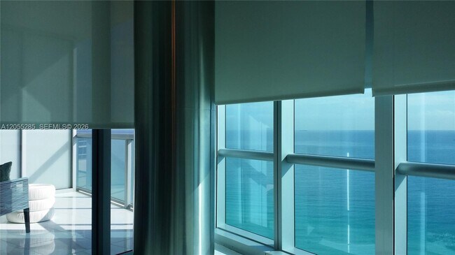 Foto del edificio - 17121 Collins Ave