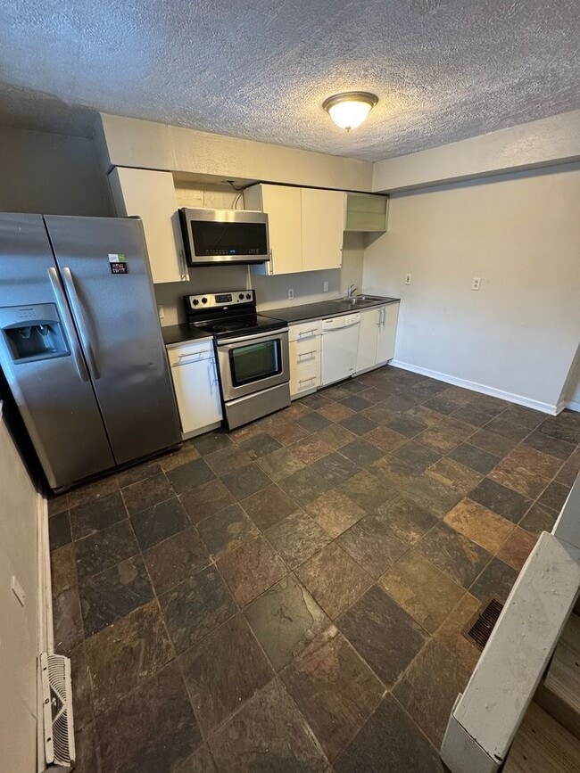 Photo - 2840 Josephine St Apartment