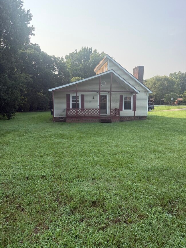 Foto del edificio - 5897 Weddington Rd