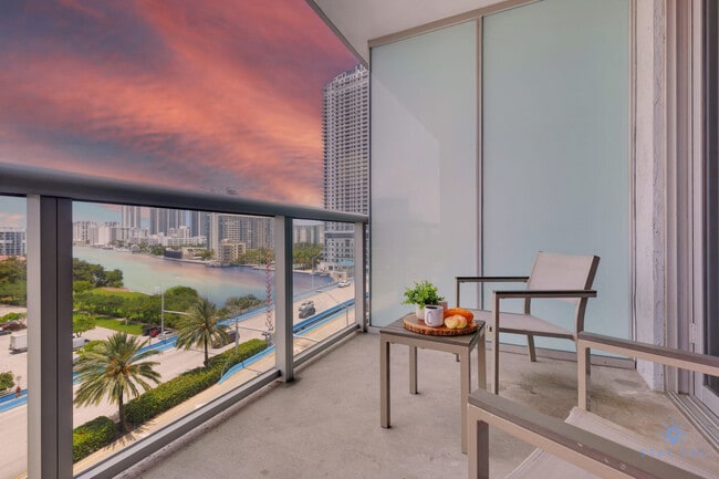 Building Photo - 2602 E Hallandale Beach Blvd