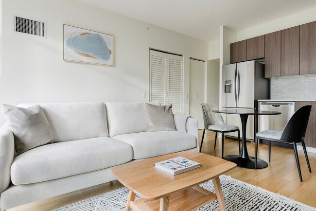 Foto del edificio - 340 E North Water St