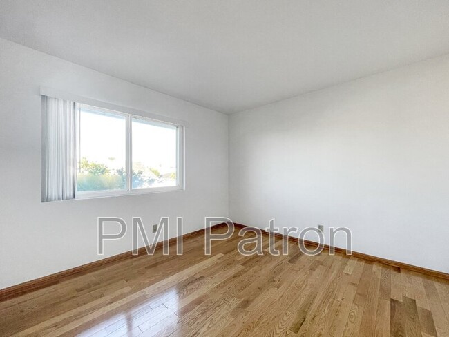 Foto del edificio - 9564 Peartree Ln