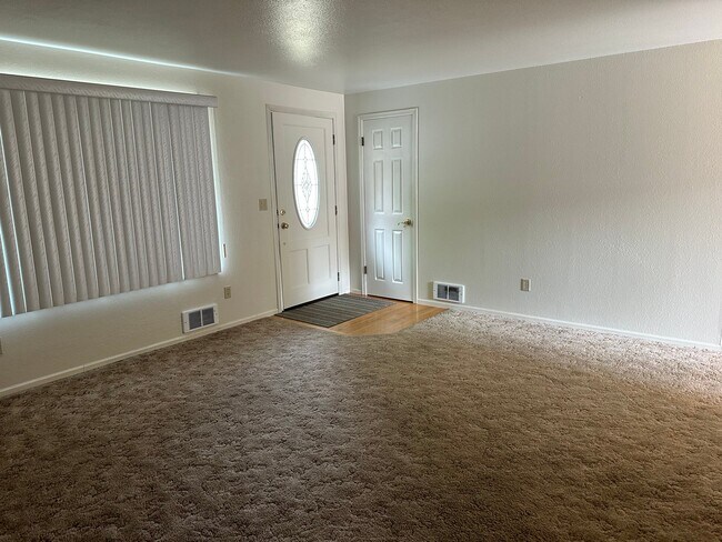 Foto del edificio - 5707 Sunset Ln