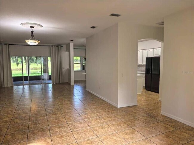 Building Photo - 3520 Shorewood Dr