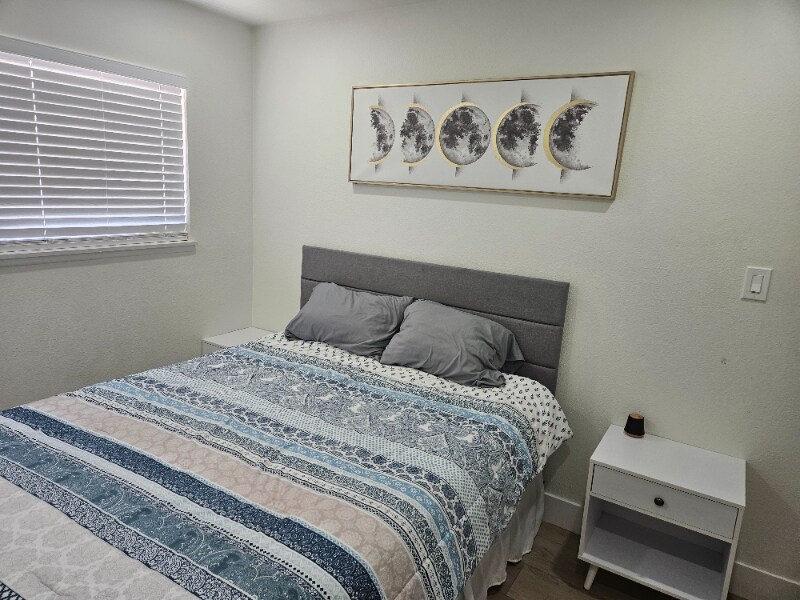 Foto principal - 105 Marigold Ln