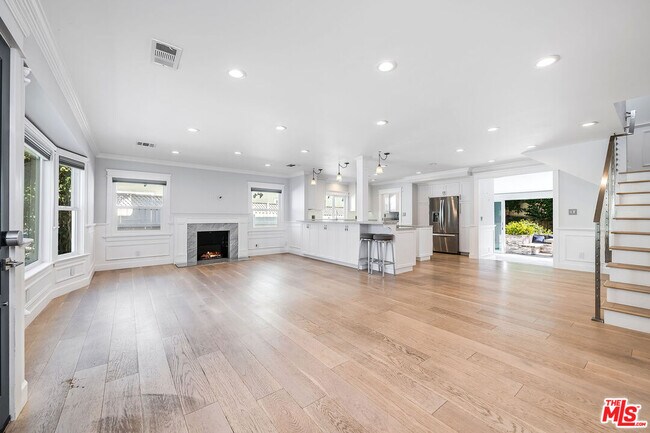 Foto del edificio - 4212 W Franklin Ave