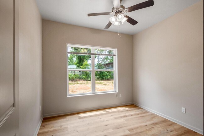 Building Photo - 227 Wanda Way