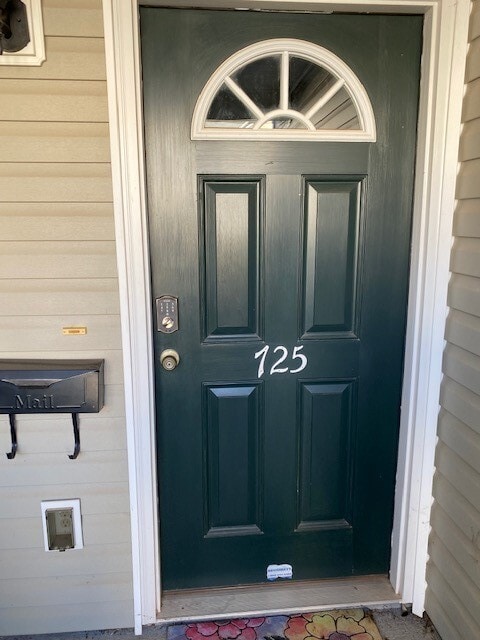 Building Photo - 725 Bellview Way