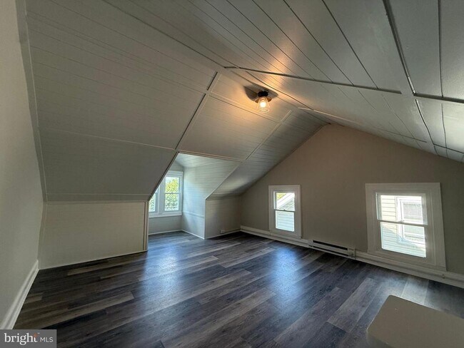 Foto del edificio - 412 W 1st St