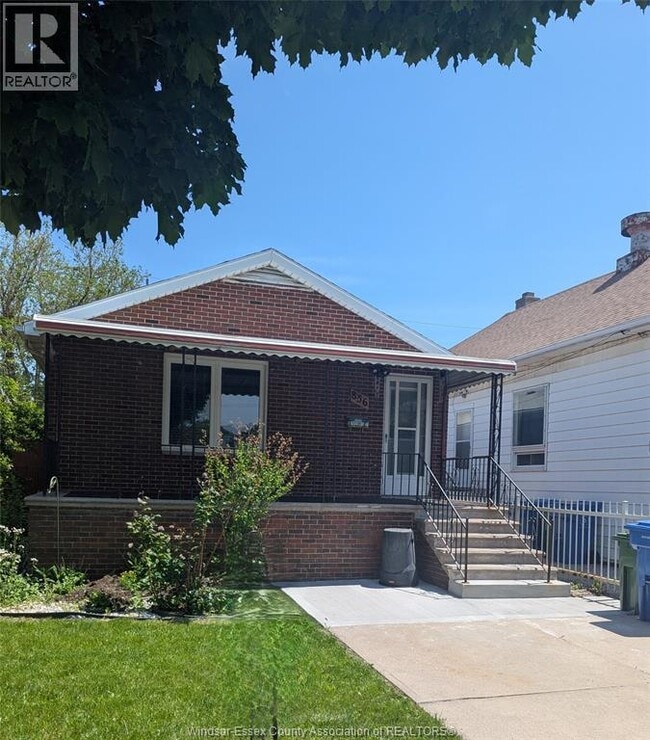 Building Photo - 856 Pillette Rd