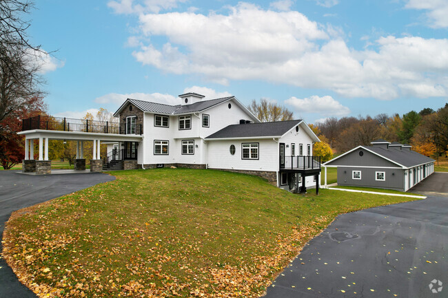 Building Photo - Residences at the Clubhouse