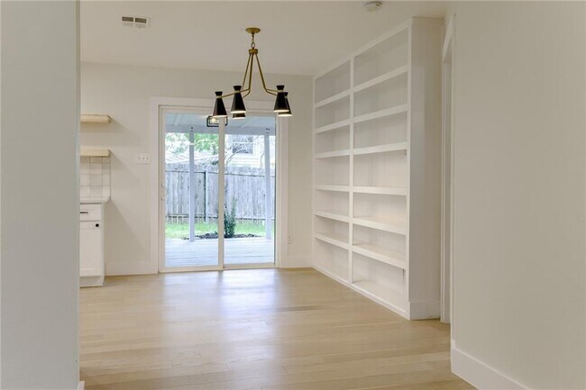 Building Photo - 7901 Seminary Ridge Dr