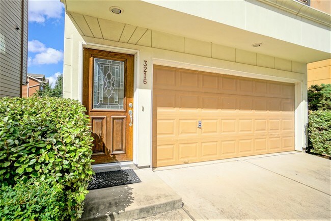 Building Photo - 3216 Clearview Cir