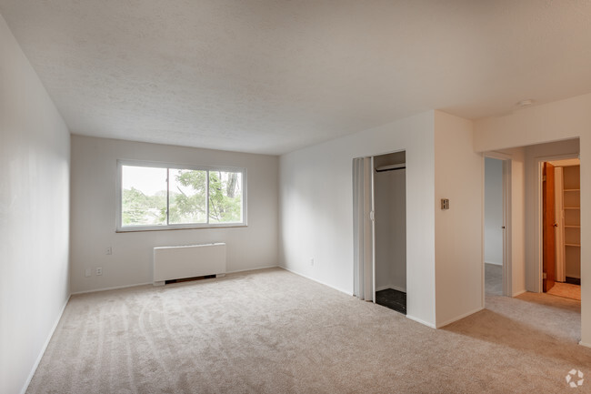 1BD 1BA 560 sq ft - Park Tower Apartments