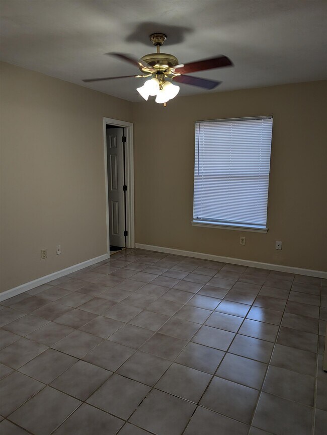 Foto del edificio - 2035 Continental Ave