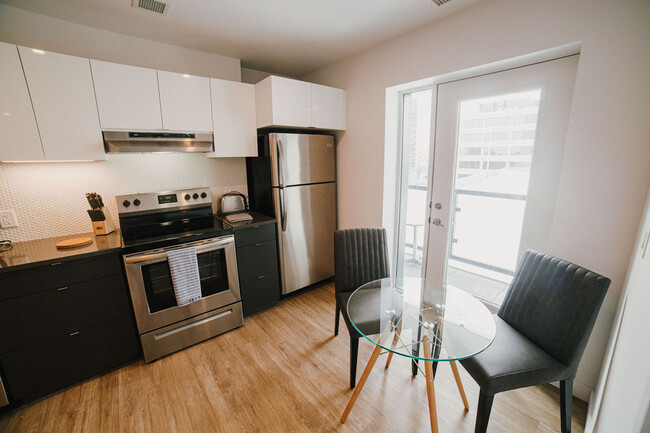 Building Photo - 221 Stradbrook Ave