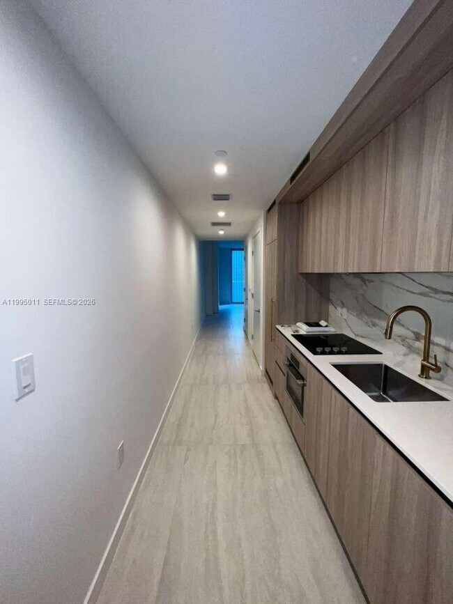 Foto del edificio - 77 SE 5th St