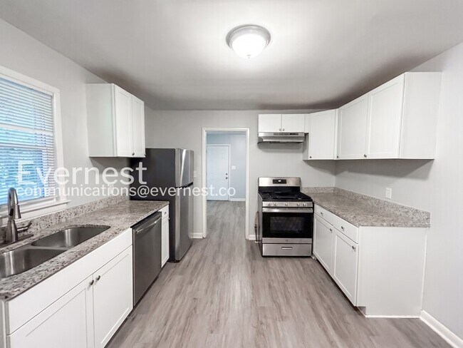Foto del edificio - Limited Time Special Offer / 3 beds 2 baths Spacious Single Family Home with Carport and Deck /  ...