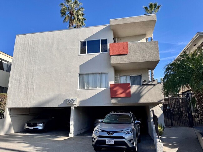 Foto del edificio - Furnished Santa Monica one bedroom