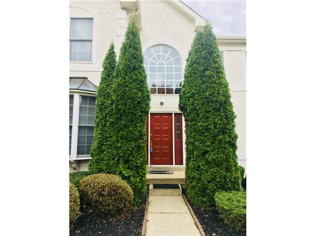 Building Photo - 177 Thompson Dr