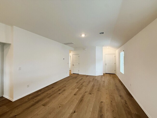 Building Photo - AVAILABLE NOW! Brand New Beauty in Yukon School District!-AVAILABLE NOW! $200 OFF FULL FIRST MONTH!