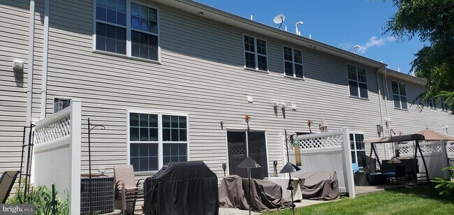 Building Photo - 241 Brinley Dr